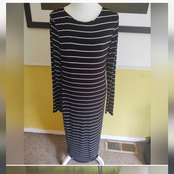 𝅺VINCE Camuto Maxi Dress - Picture 4 of 5